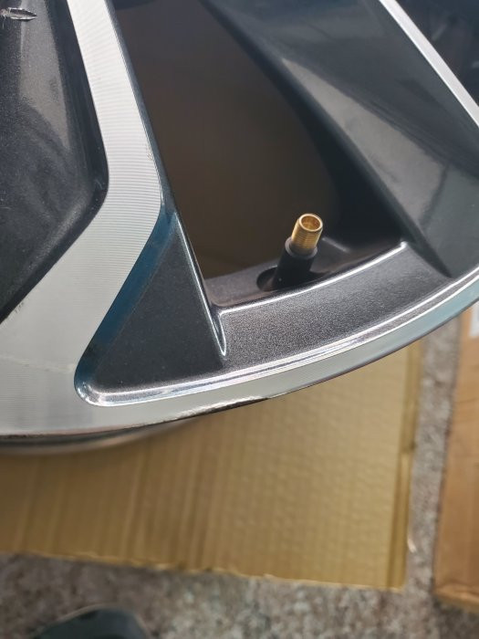 TOYOTA  2019~ AURIS原廠鋁圈18吋 中古品B