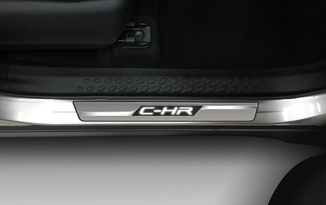 C-HR LED外門檻踏板(漸亮式) 四片一組中間C-HR字樣則會於開門時逐漸亮起