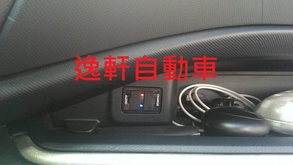 日本進口PRIUS C 增設 USB 電源供應器 WISH YARIS CAMRY RAV4 PREVIA ALTIS
